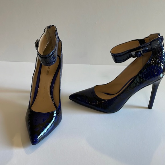 Gianni Bini 4” High Heel Pointed shoe with 1 1/2 Ankle Strap with back zipper - Picture 5 of 16